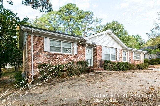 Building Photo - 812 Hillview Dr