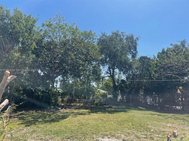 Foto del edificio - 720 NW 134th St