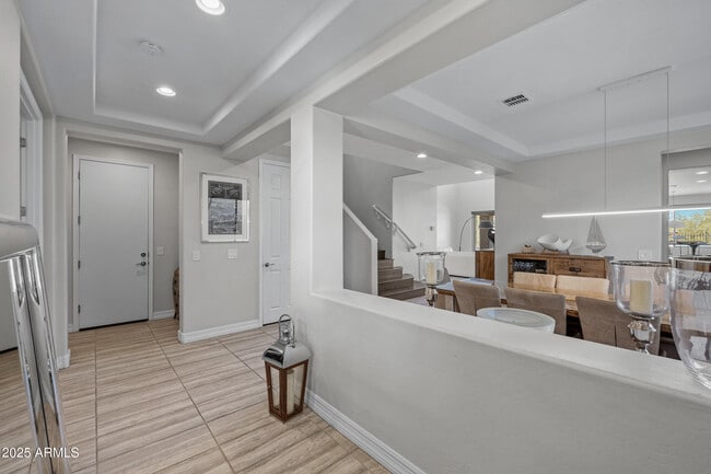 Building Photo - 2423 N Beverly Pl