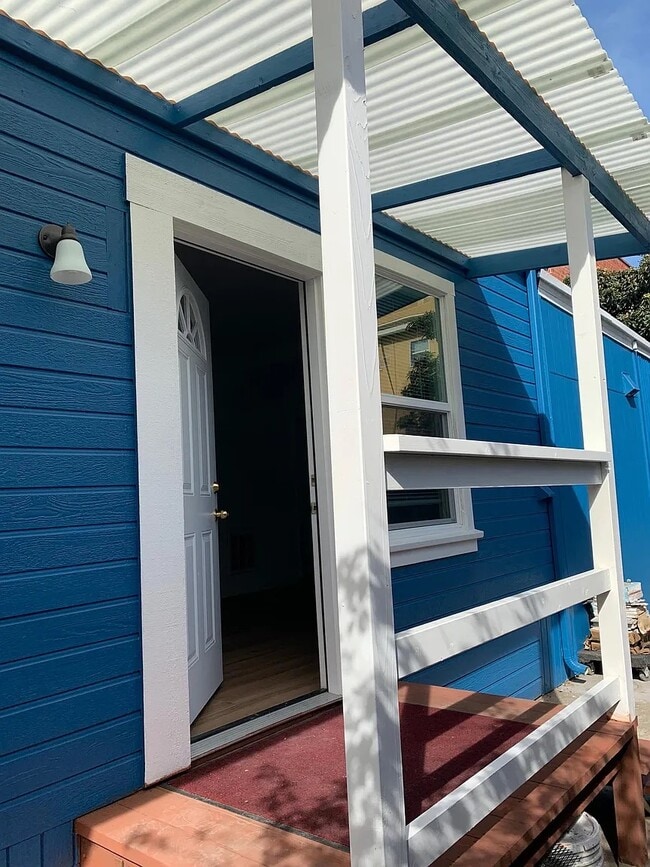 Building Photo - 666 9th St