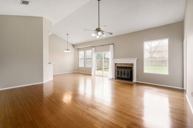 Building Photo - 2200 Big Hollow Dr