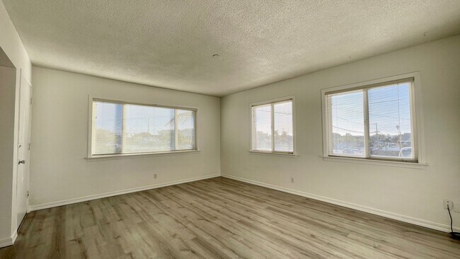 Foto del edificio - Stand-Alone 2 Bedroom Beach House, Single-Level with Garage