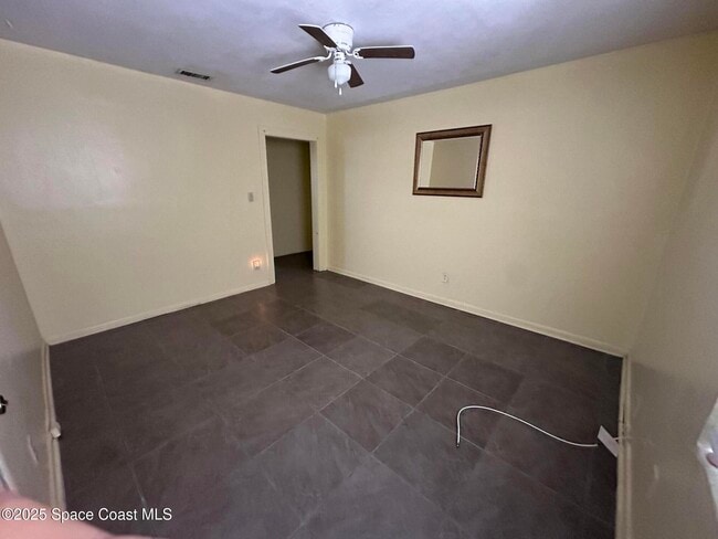 Building Photo - 1057 S Deleon Ave