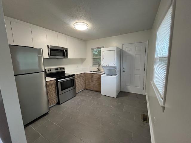 Building Photo - Lupton offers mixture of style, comfort an...
