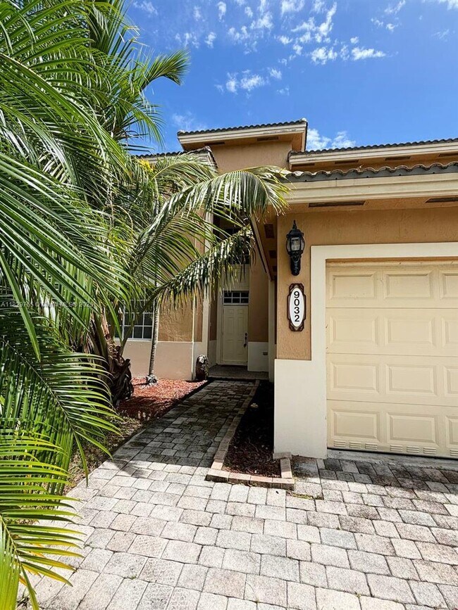 Foto del edificio - 9032 SW 208th Terrace