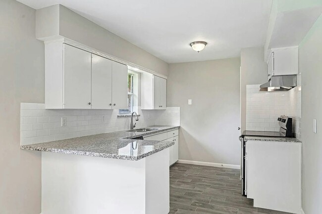 Building Photo - 5815 Effingham Dr