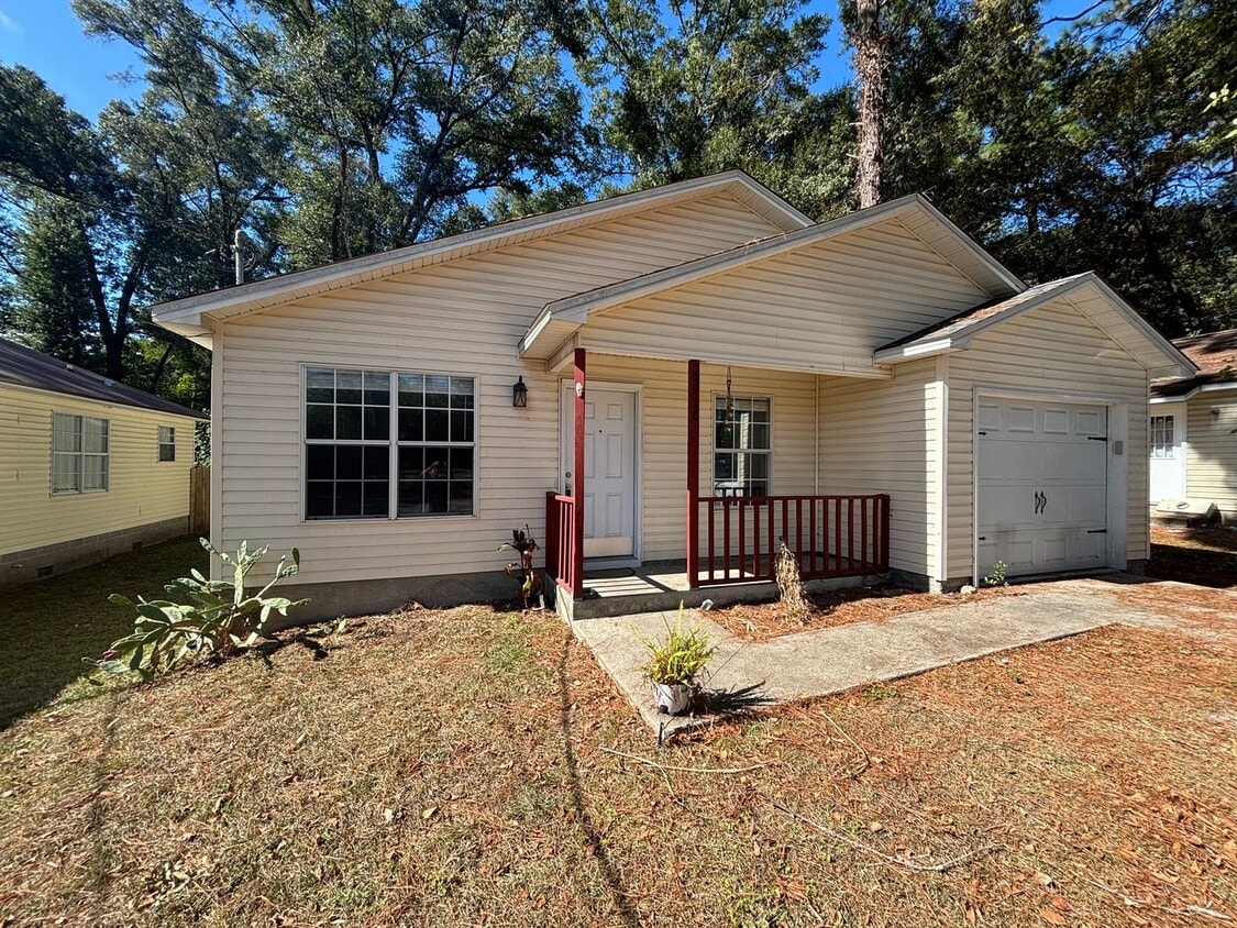 Primary Photo - Spacious 4-Bed, 2-Bath Home with Yard and Prime Tallahassee Location