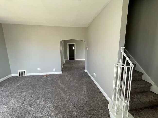 Building Photo - 3 Bedroom 1 Bath House in Davenport