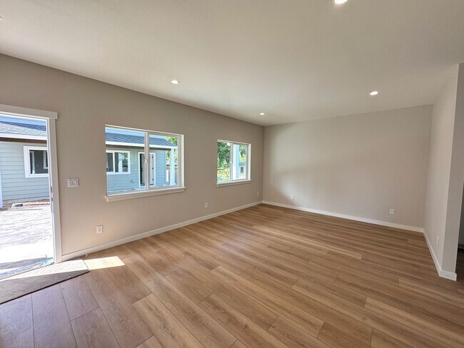 Foto del edificio - 13822 SE Oatfield Rd
