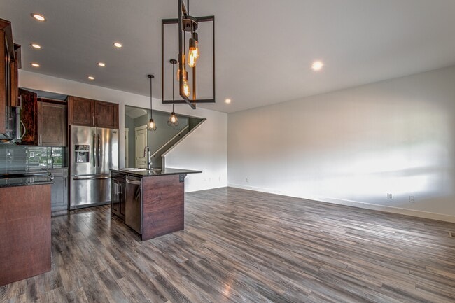 Building Photo - 4409 Bellevue Dr