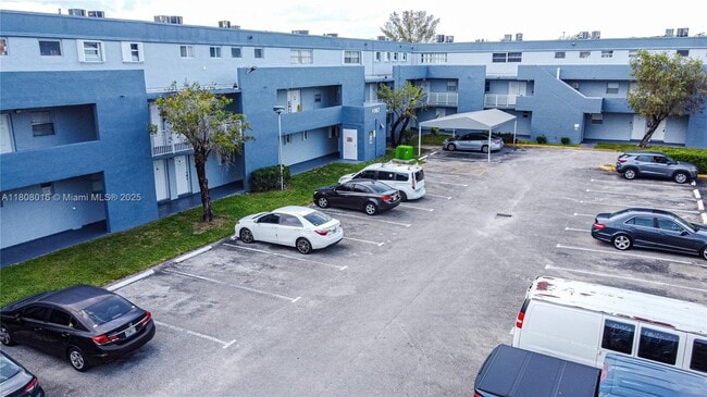Building Photo - 9367 Fontainebleau Blvd