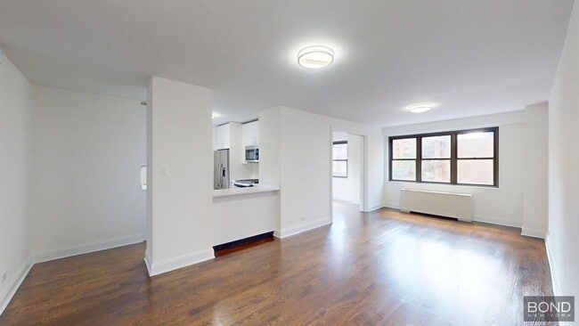 Building Photo - 145 E 16th St