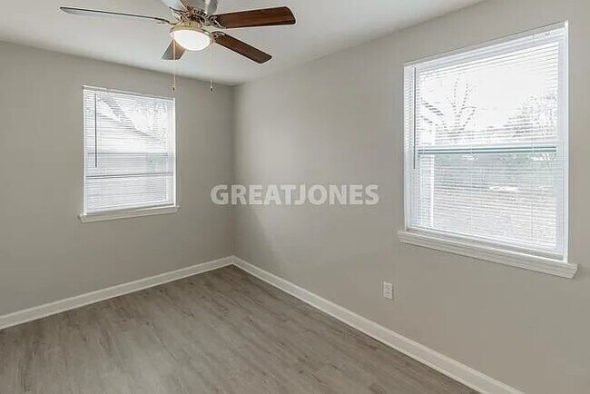 Foto del edificio - 1324 Creel St