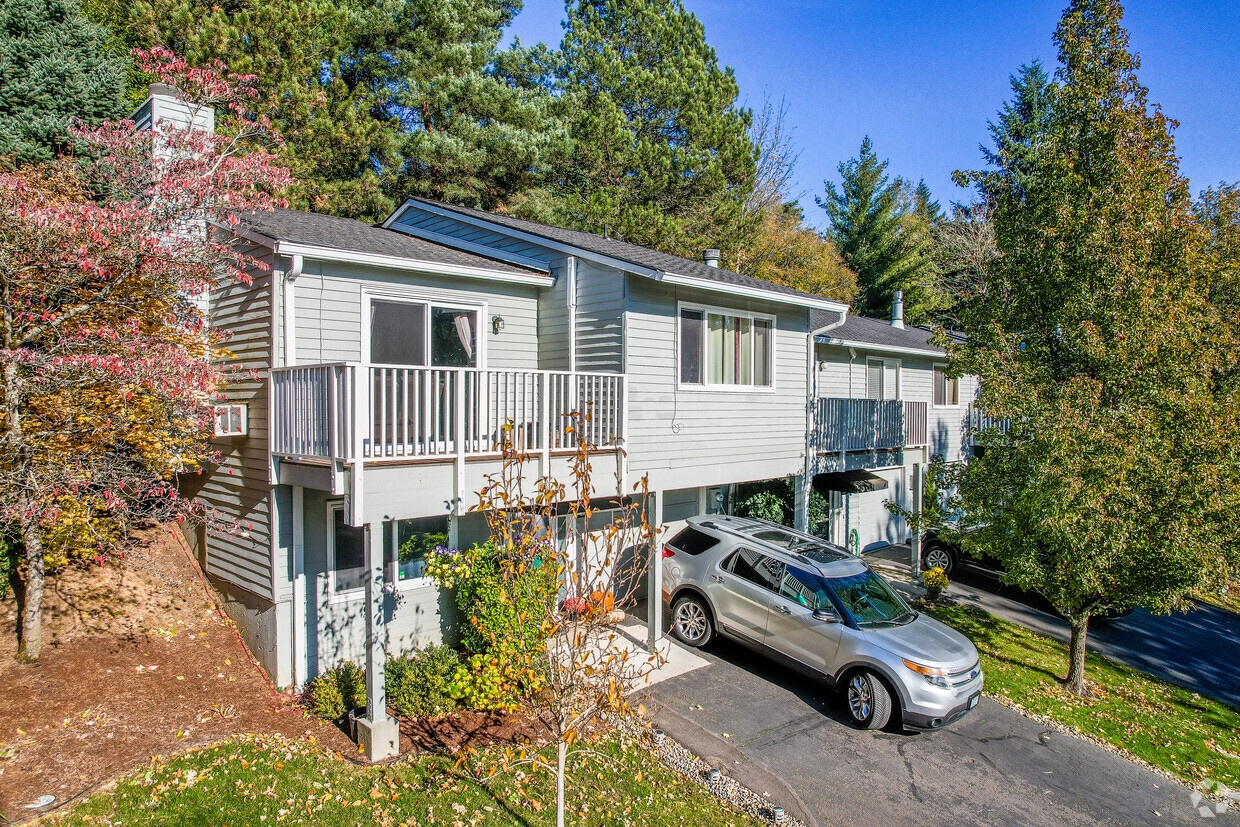 Vista Ridge Townhomes Apartments in Lake Oswego, OR