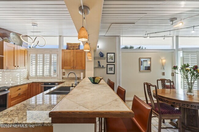 Foto del edificio - 2337 Seminole Rd