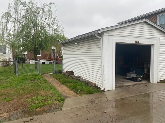Building Photo - 4441 Ellenwood Ave