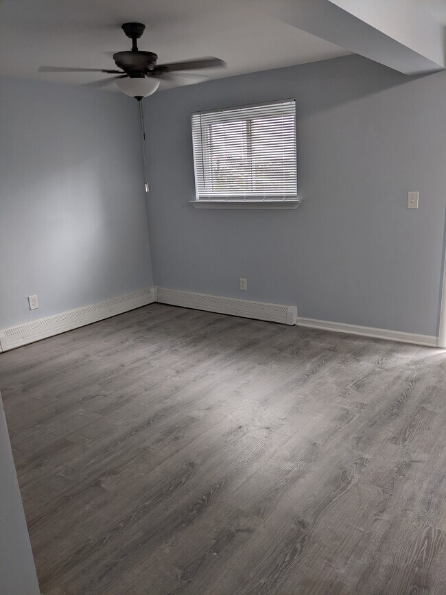 Building Photo - 28 Skyline Dr