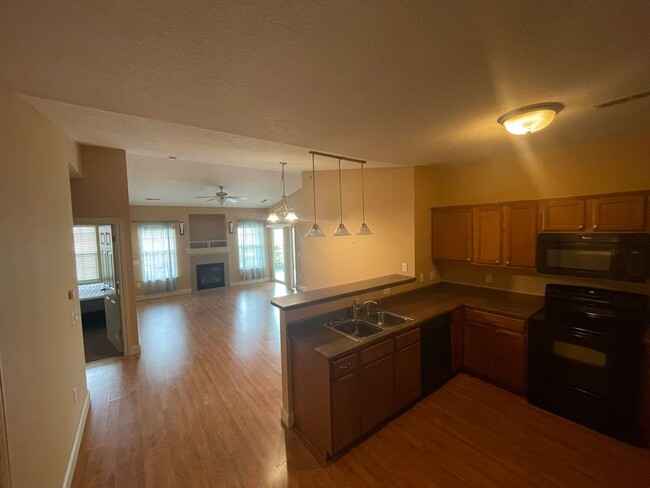 Building Photo - AVAILABLE NOW!!!  Beautiful 2 bedroom, 2 b...