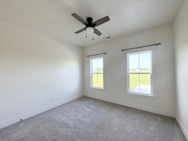 Building Photo - 477 N Trotman Rd
