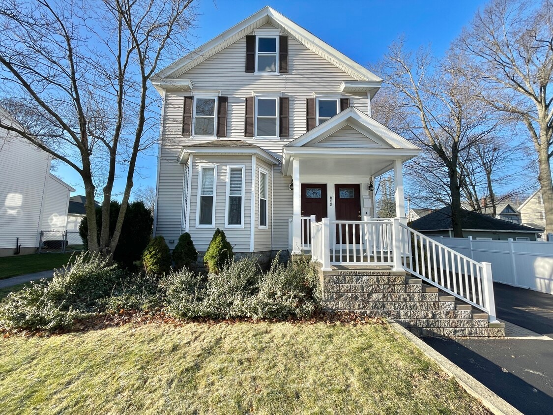 655 Stevens St, Lowell, MA 01851 Apartments in Lowell, MA