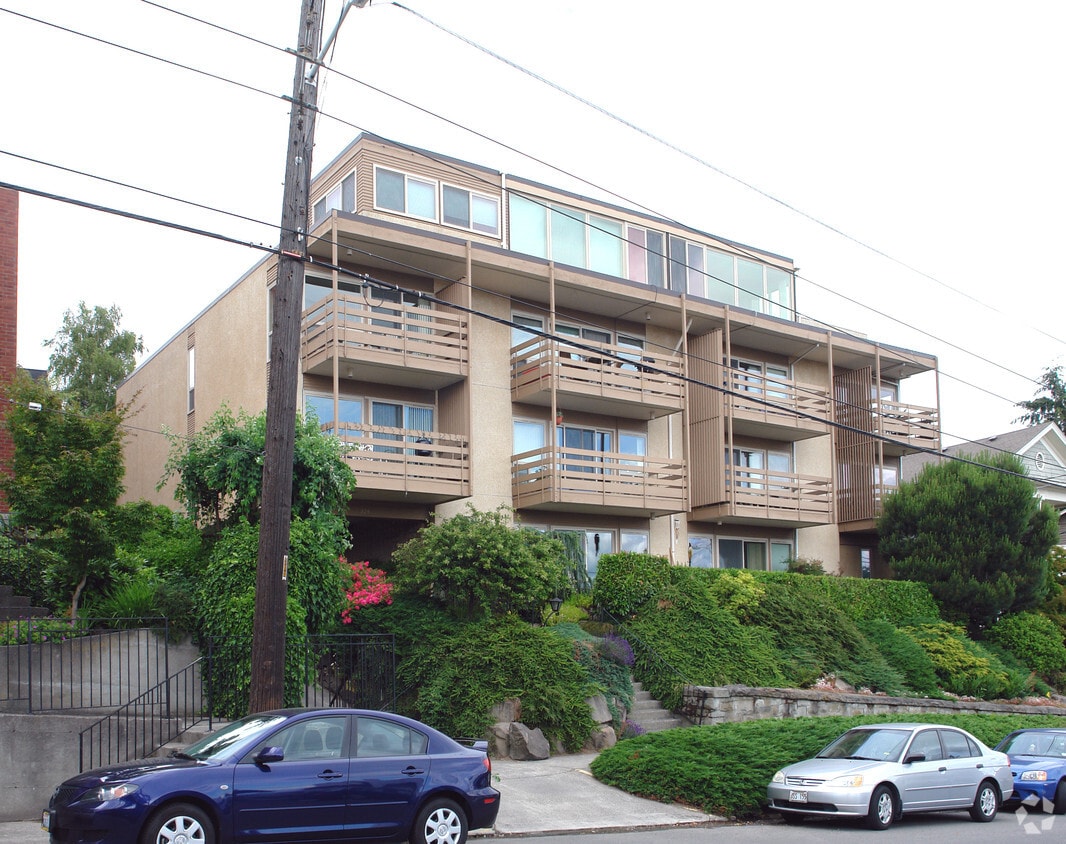 Building Photo - Seasons Apartments