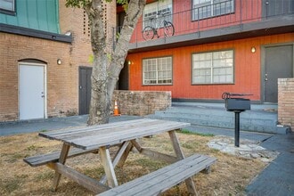 Building Photo - 307 E 31st St