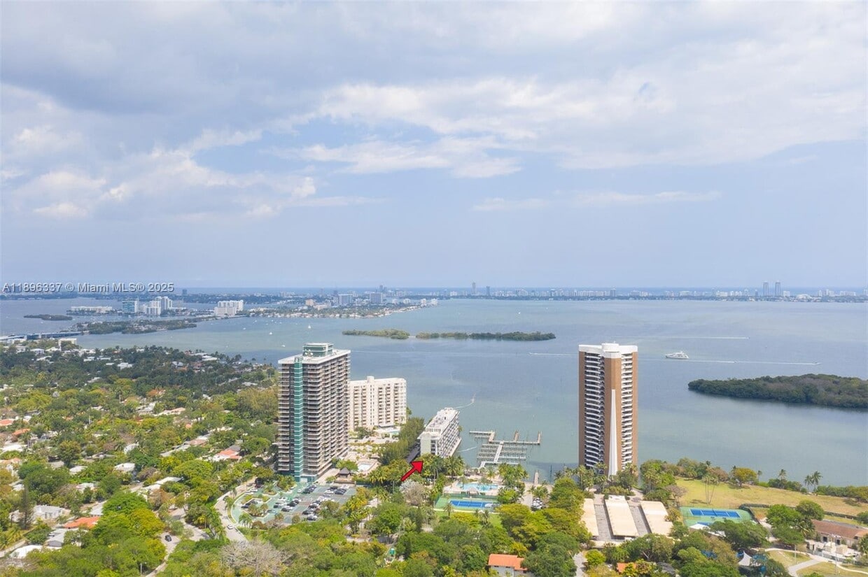 Foto principal - 770 NE 69th St