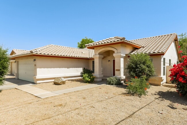 Building Photo - 1419 W Villa Theresa Dr