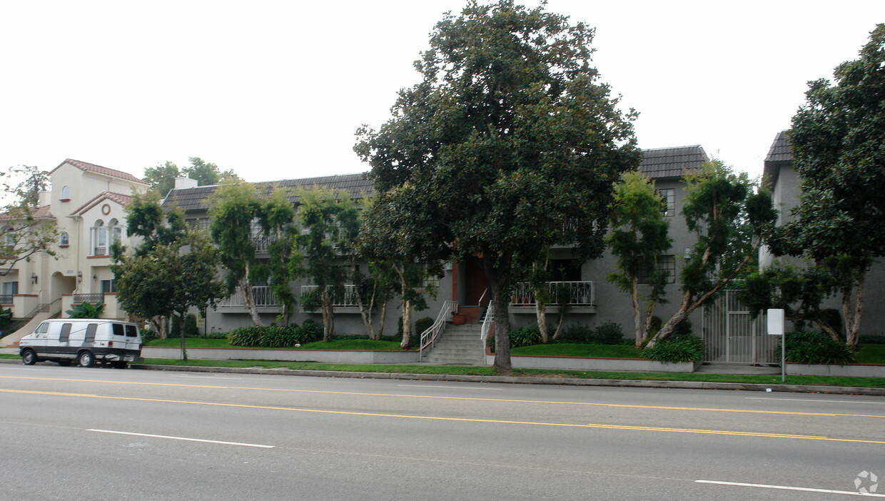 Foto del edificio - 14814 Burbank Blvd