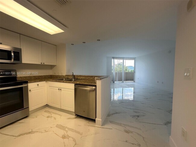 Foto del edificio - 19501 W Country Club Dr