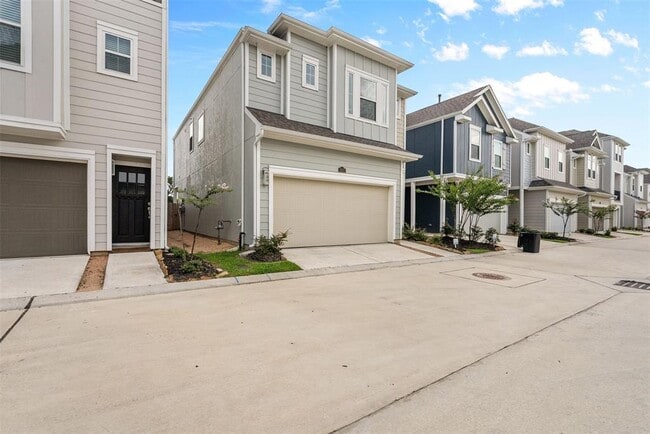 Building Photo - 3207 Cedar Dawn Ln