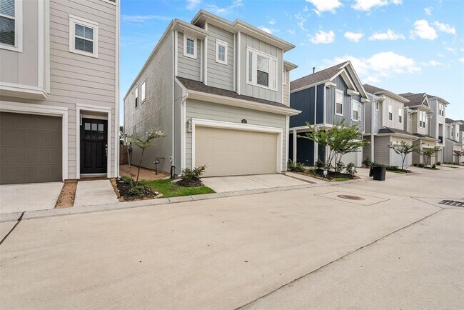 Foto del edificio - 3207 Cedar Dawn Ln