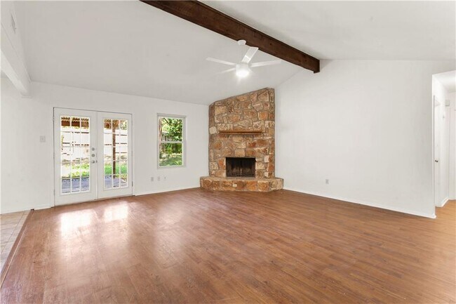 Foto del edificio - 2308 Stone River Dr