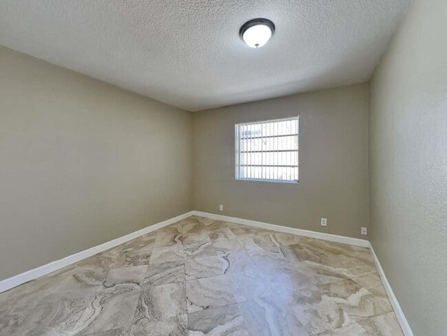Building Photo - 1630 Van Buren St