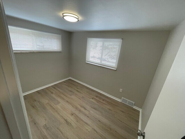 Foto del edificio - 3200 Overlook Dr