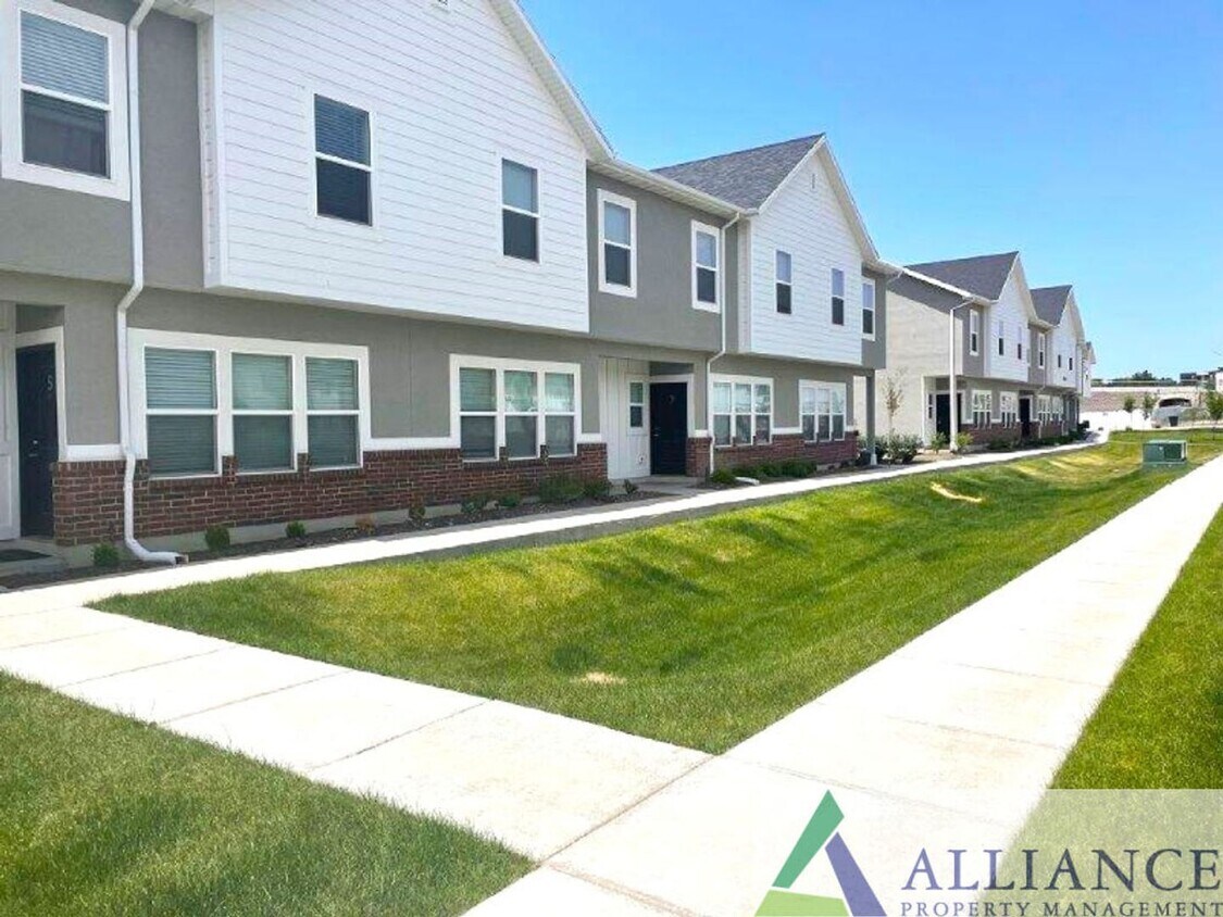 Foto principal - Move In This June! 2 Weeks Rent Free – 3 B...