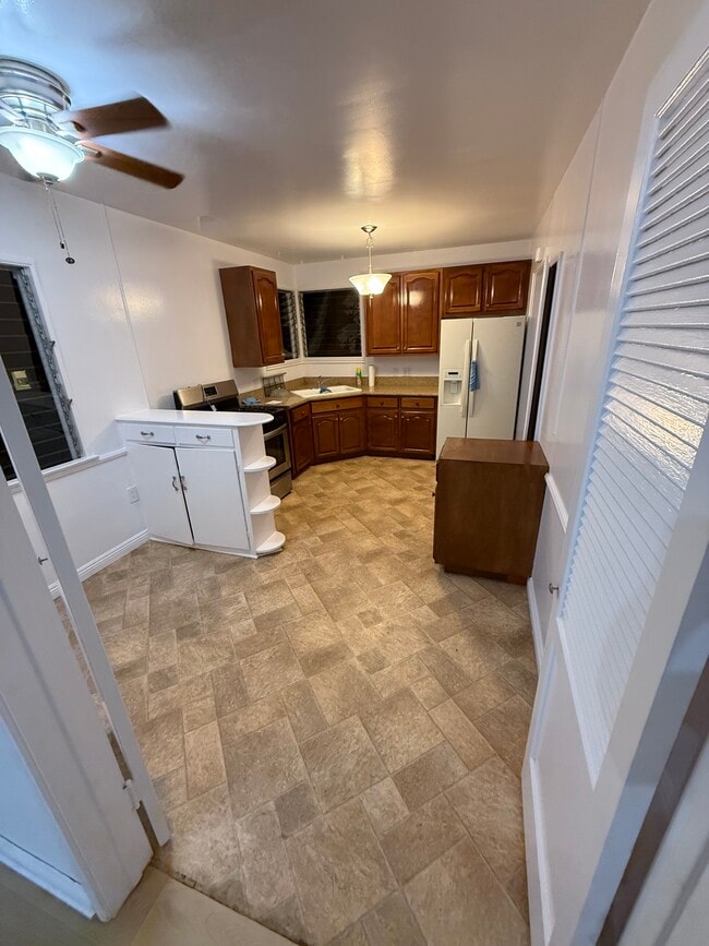 Kitchen - 846 N Sweetzer Ave