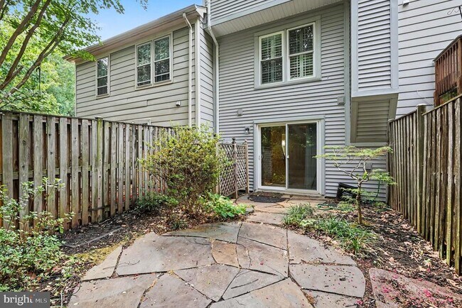 Foto del edificio - 15067 Maple Glen Ct