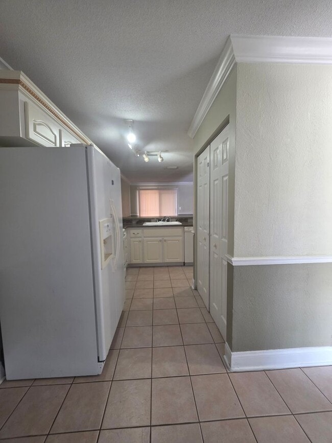 Building Photo - 2 bedroom 1/5 Bath Townhome in South Daytona