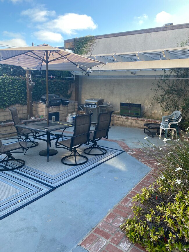 Private patio - 3315 E Broadway
