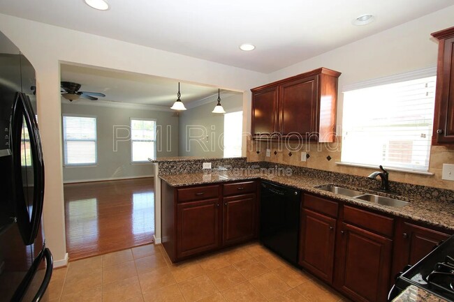 Building Photo - 637 Abbey Village Cir