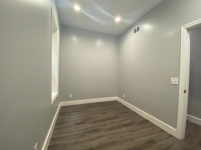 Building Photo - 427 Chambers Ave