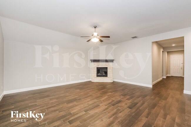 Building Photo - 701 Brody Trl