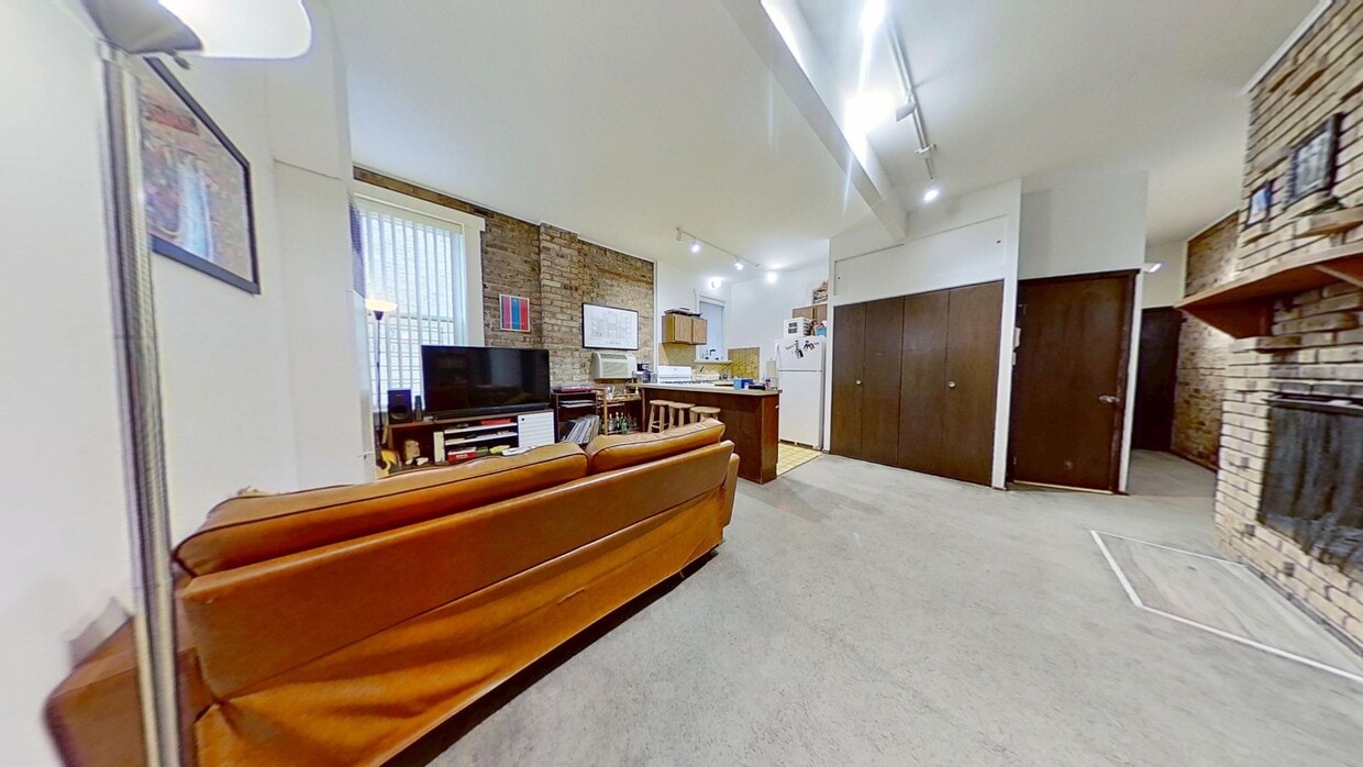 Primary Photo - Raised First Floor East Lakeview One Bedroom