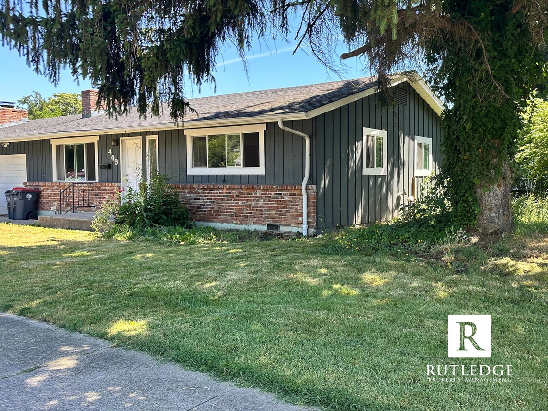 Foto principal - Charming 2 Bed/1 Bath Duplex with Garage –...
