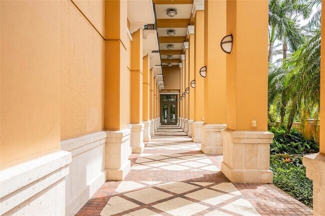 Building Photo - 750 N Tamiami Trl