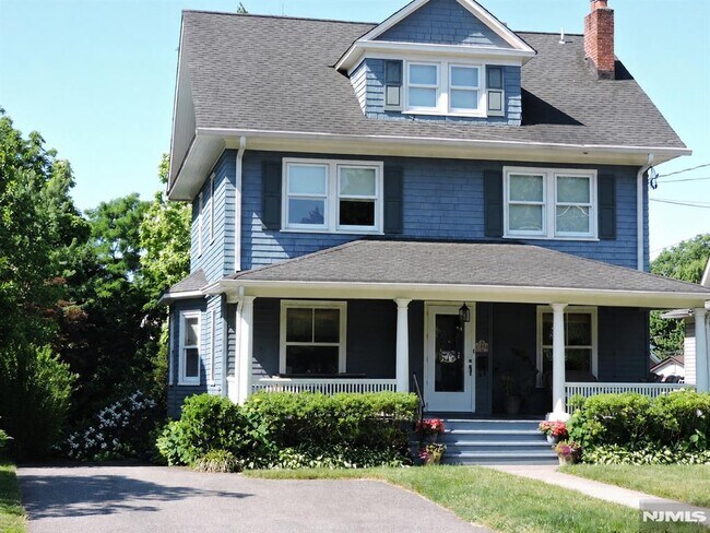 Building Photo - 186 Godwin Ave
