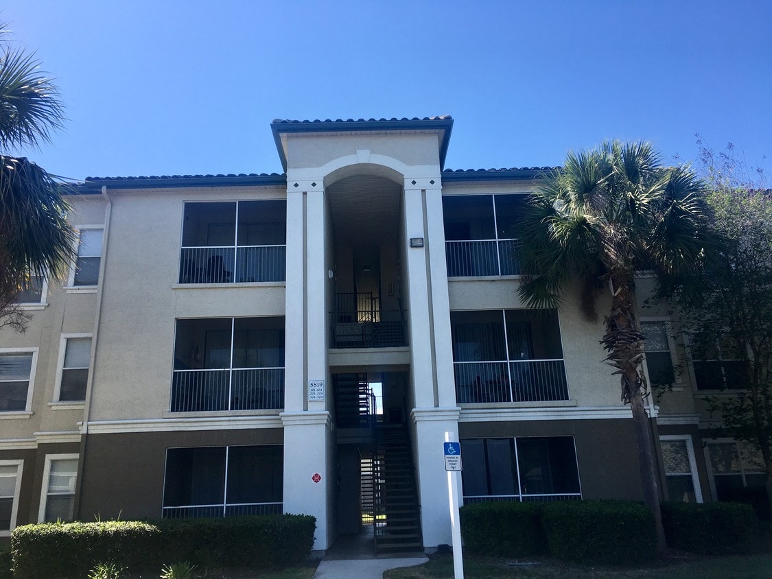 Spacious 2/1 condo in gated community Condo for Rent in Riverview, FL