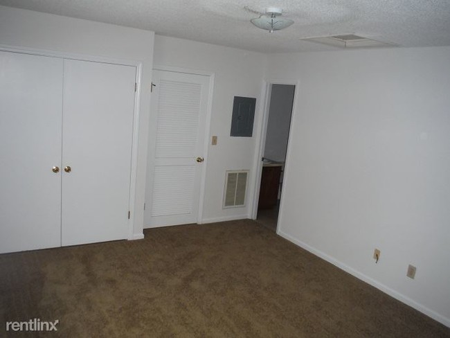 Building Photo - 3204 Summer Pl