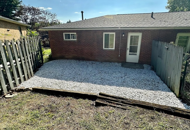 Building Photo - 270 Cluster Ave